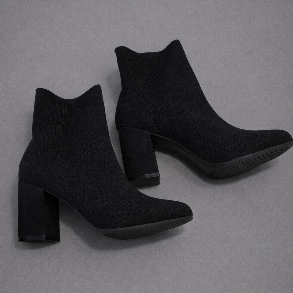 MIA Aryn black knit boots